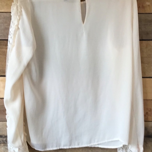 Who What Wear womens M cream lace ruffled embroidered long sleeve blouse keyhole - Picture 3 of 12